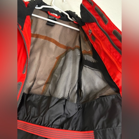 The North Face Boys Red Ski Jacket Hyvent Outer Layer Waterproof - Picture 5 of 13